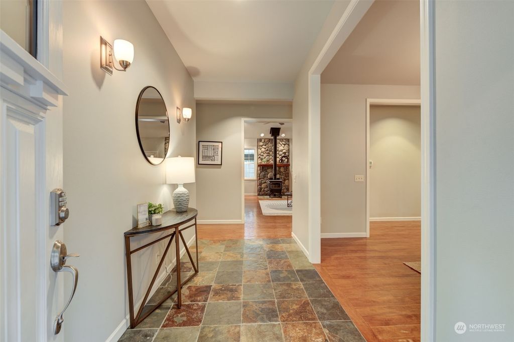 listing image 9362144251611345991