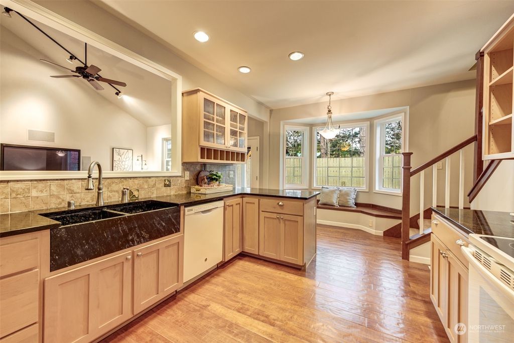 listing image 9360919880653456504