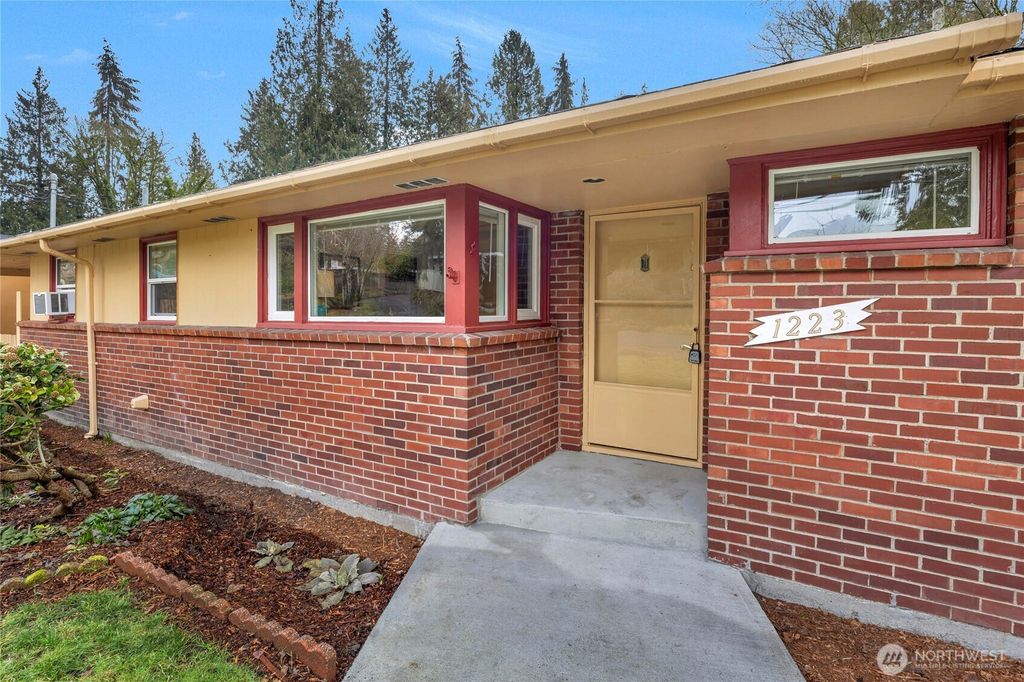 Photo of 1223 NE 169th Street, Shoreline, WA 98155 (MLS # 2334992)