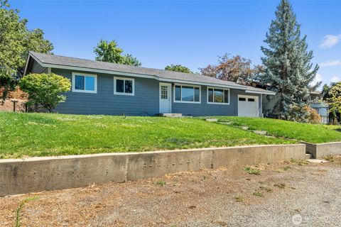 Photo of 17 S Lombard Avenue S, East Wenatchee, WA 98802 (MLS # 2413147)