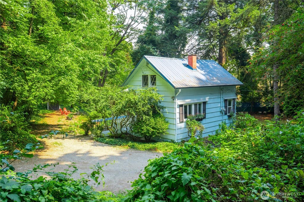 Photo of 4420 S 200th Street, Kent, WA 98032 (MLS # 2566184)