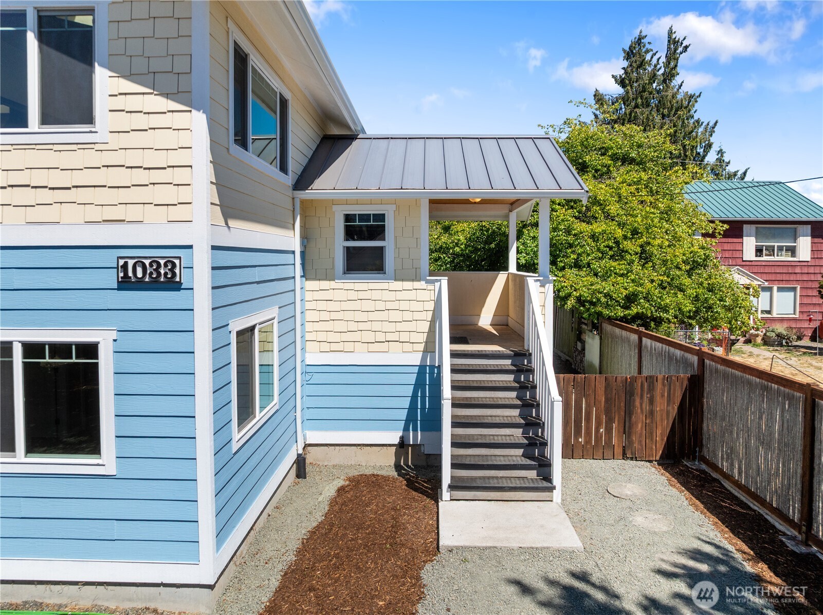 1033 W 11th Street