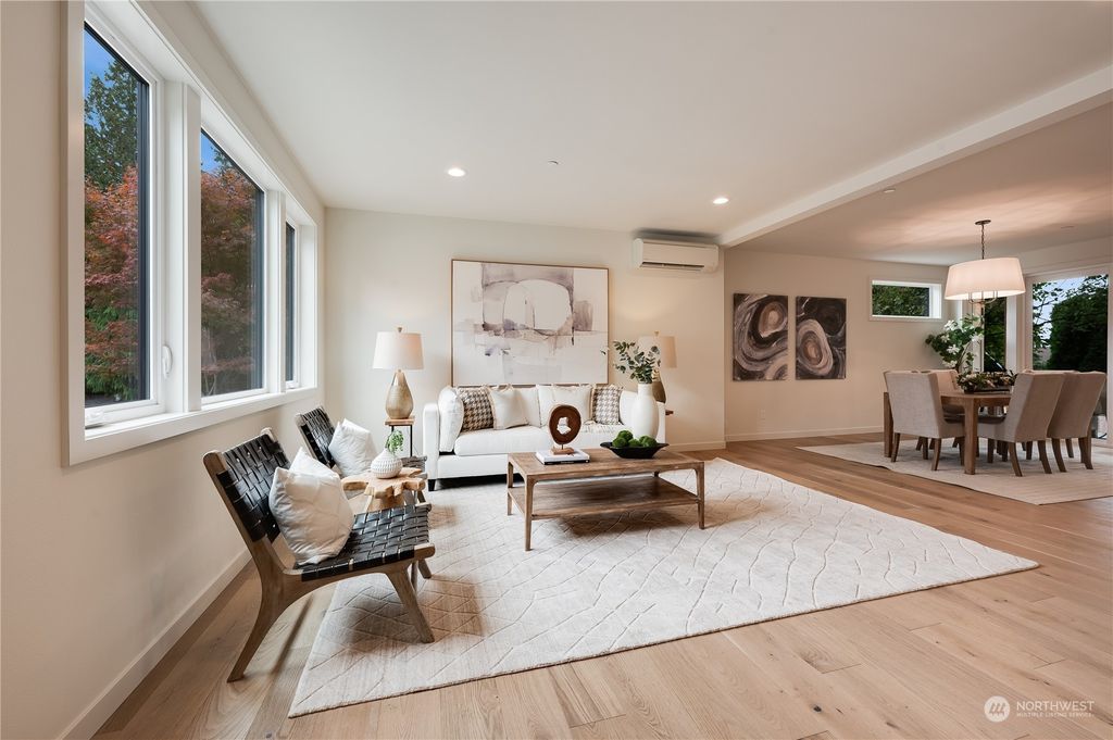 Photo of 11808 NE 75th Lane, Kirkland, WA 98033 (MLS # 2202967)