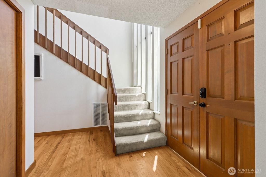 Photo of 13900 149th Place SE, Renton, WA 98059 (MLS # 2387345)