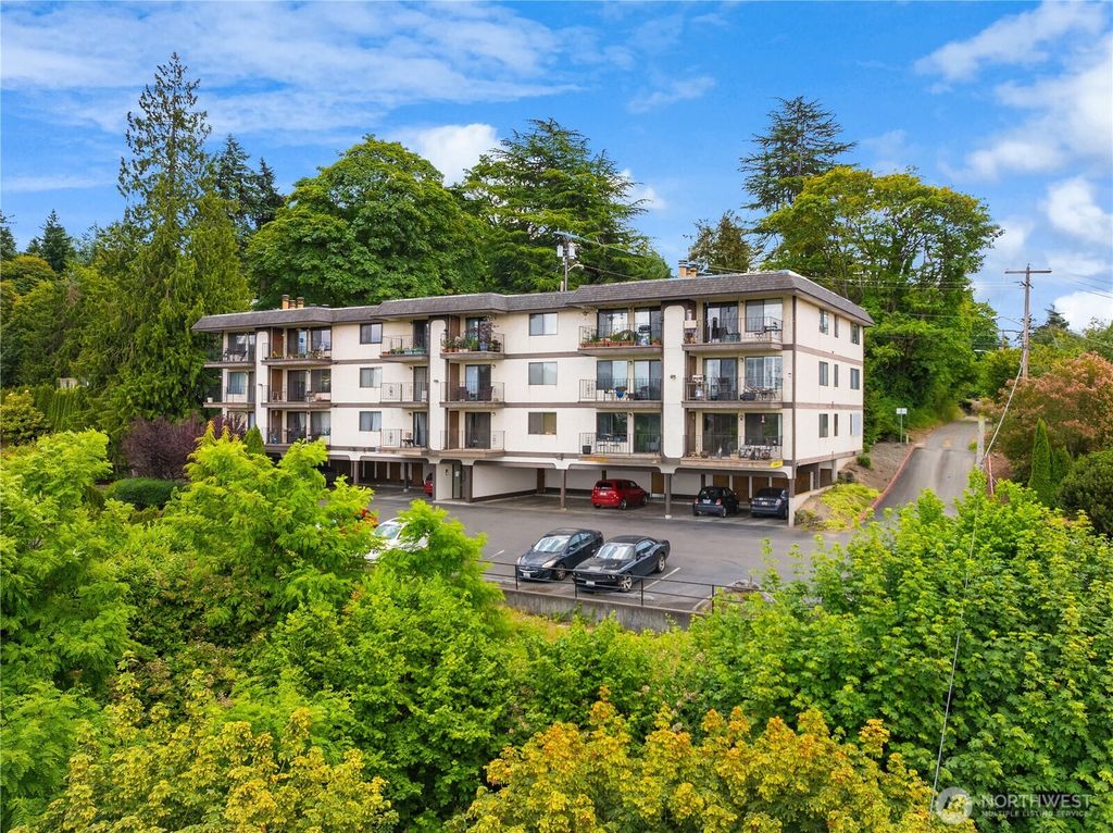 Photo of 317 Kennebeck Avenue S #203, Kent, WA 98030 (MLS # 2397743)