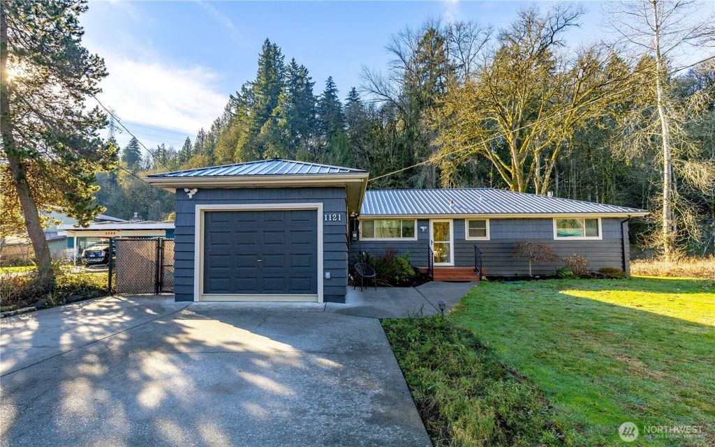 Photo of 1121 Shelton Avenue SE, Renton, WA 98058 (MLS # 2460530)