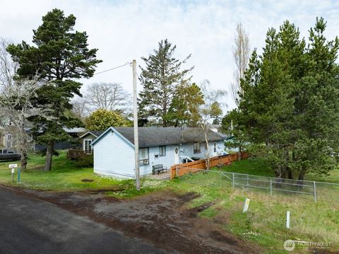 Photo of 1709 262nd Place, Ocean Park, WA 98640 (MLS # 2356427)