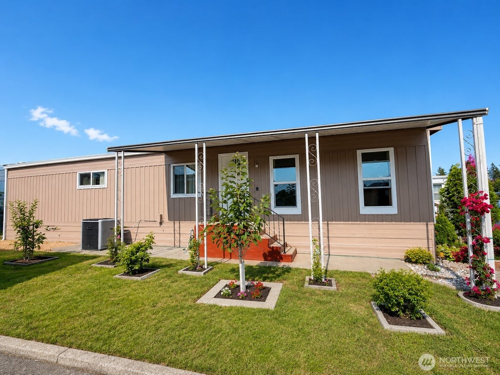 Photo of 3222 S 183rd Street, SeaTac, WA 98188 (MLS # 2559234)