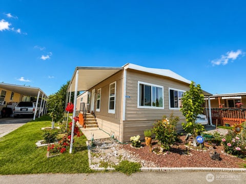 Photo of 3222 S 183rd Street, SeaTac, WA 98188 (MLS # 2559234)