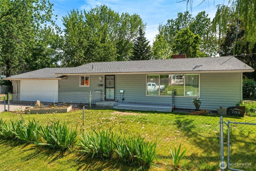 Photo of 708 Alvarado Terrace Ter, Walla Walla, WA 99362 (MLS # 2532458)