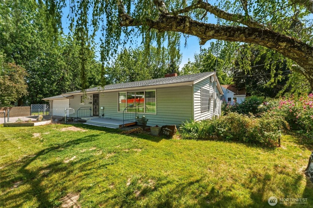 Photo of 708 Alvarado Terrace Ter, Walla Walla, WA 99362 (MLS # 2532458)