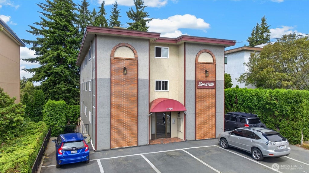 Photo of 11249 Greenwood Avenue N, Seattle, WA 98133 (MLS # 2580220)