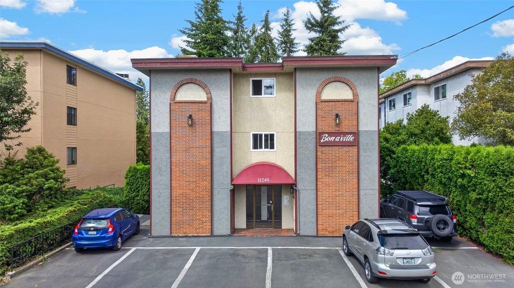 Photo of 11249 Greenwood Avenue N, Seattle, WA 98133 (MLS # 2580220)
