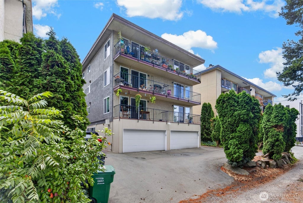 Photo of 11249 Greenwood Avenue N, Seattle, WA 98133 (MLS # 2580220)