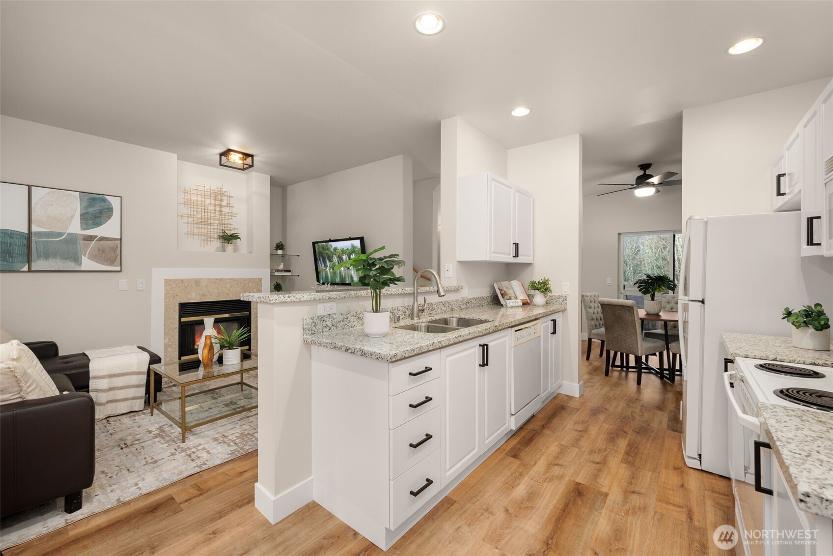 6773 SE Cougar Mountain Way 4