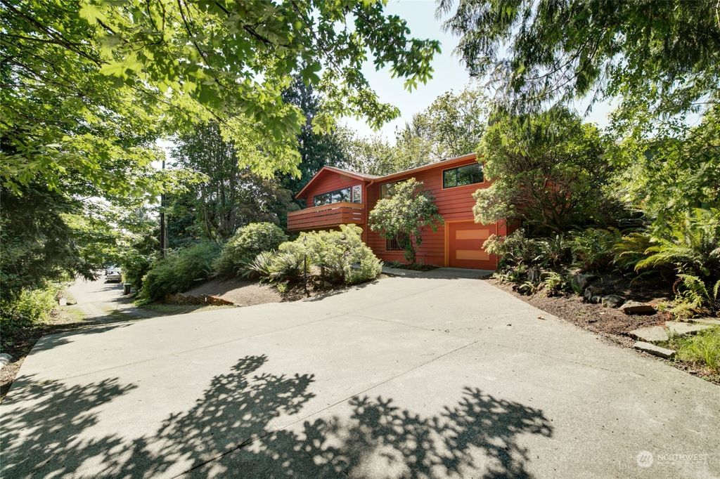 Photo of 10058 35th Avenue NE, Seattle, WA 98125 (MLS # 2071559)