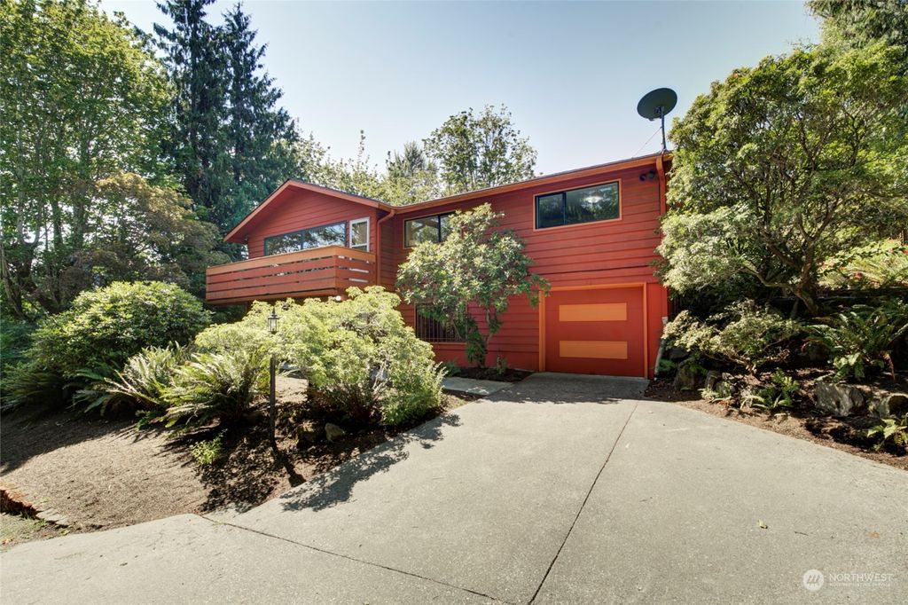 Photo of 10058 35th Avenue NE, Seattle, WA 98125 (MLS # 2071559)
