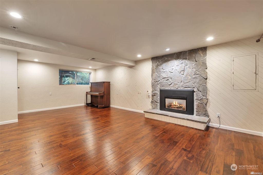 Photo of 1450 SW 149th Street, Burien, WA 98166 (MLS # 2180348)