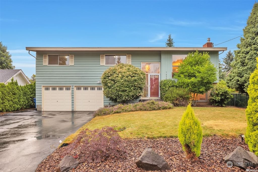 Photo of 1450 SW 149th Street, Burien, WA 98166 (MLS # 2180348)