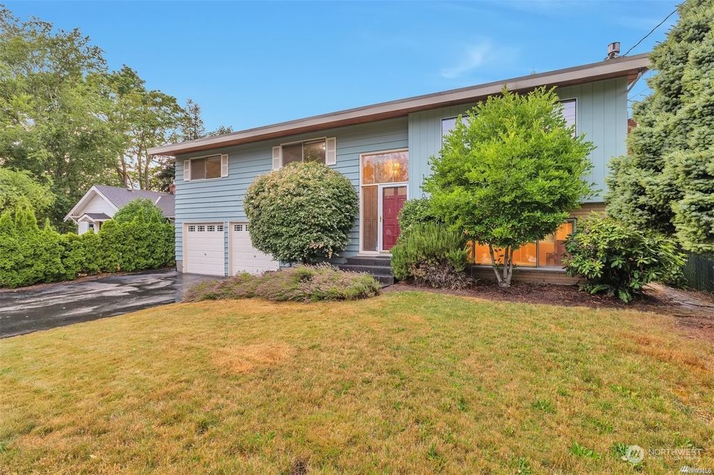 Photo of 1450 SW 149th Street, Burien, WA 98166 (MLS # 2180348)