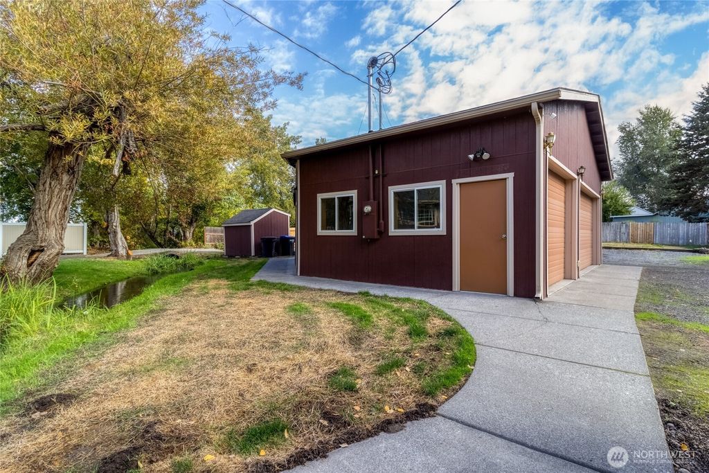 Photo of 428 Easy Street Street, Walla Walla, WA 99362 (MLS # 2445707)