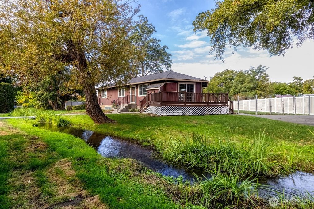 Photo of 428 Easy Street Street, Walla Walla, WA 99362 (MLS # 2445707)