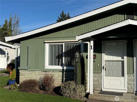 Photo of 329 7th Street SE #1, Puyallup, WA 98371 (MLS # 2478797)