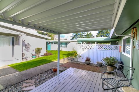 Photo of 329 7th Street SE #1, Puyallup, WA 98371 (MLS # 2478797)