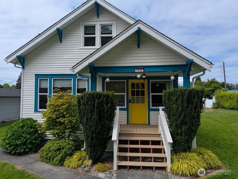 Photo of 1022 Oakes Avenue #A, Everett, WA 98201 (MLS # 2534598)