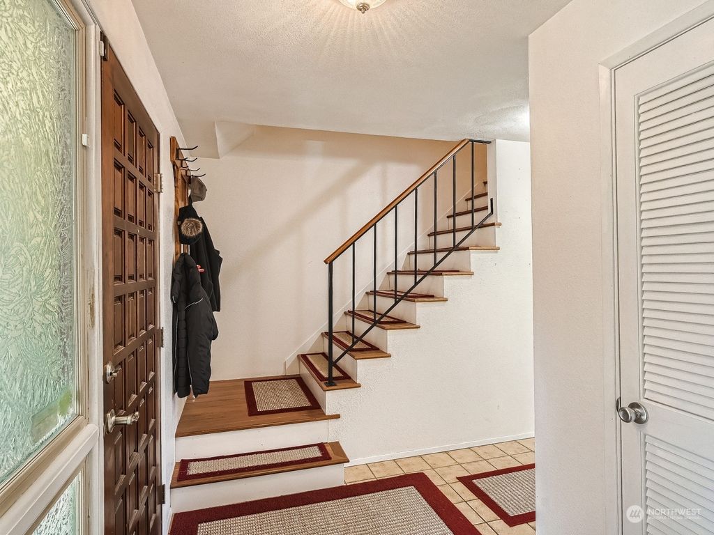 Photo of 314 S 297th Street, Federal Way, WA 98003 (MLS # 2055645)