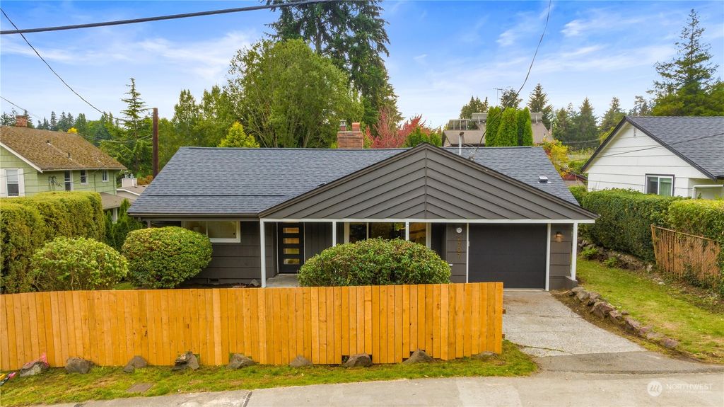 Photo of 2707 NE 110th Street, Seattle, WA 98125 (MLS # 2295919)
