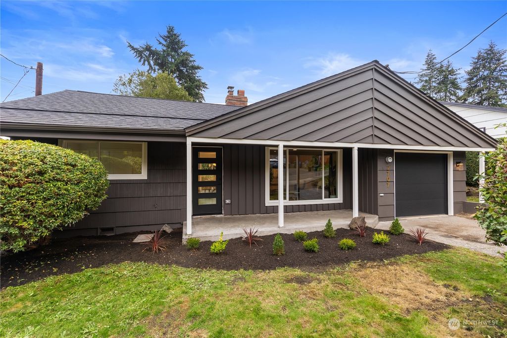 Photo of 2707 NE 110th Street, Seattle, WA 98125 (MLS # 2295919)