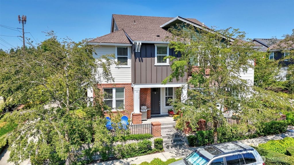 Photo of 1372 NE Hickory Lane, Issaquah, WA 98029 (MLS # 2410792)