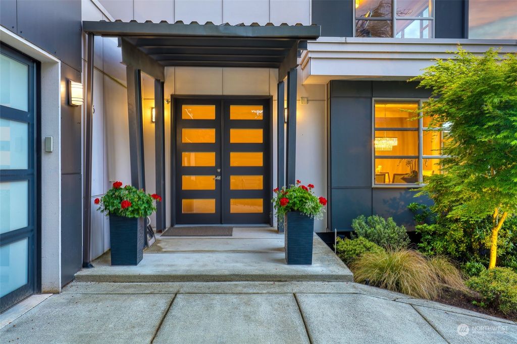 Photo of 406 15th Avenue, Kirkland, WA 98033 (MLS # 2252161)