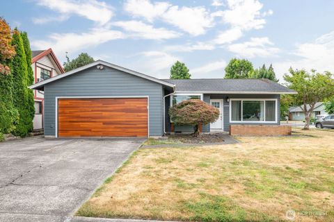 Photo of 2244 Lee Avenue, Longview, WA 98632 (MLS # 2419609)