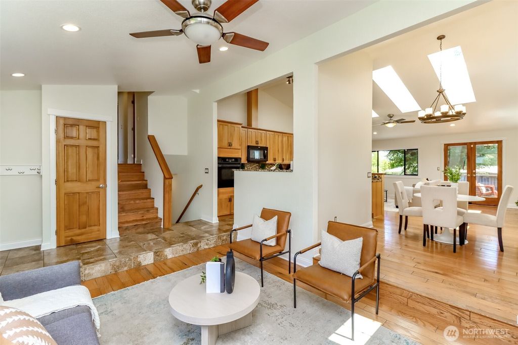 Photo of 20821 4th Avenue W, Lynnwood, WA 98036 (MLS # 2361582)