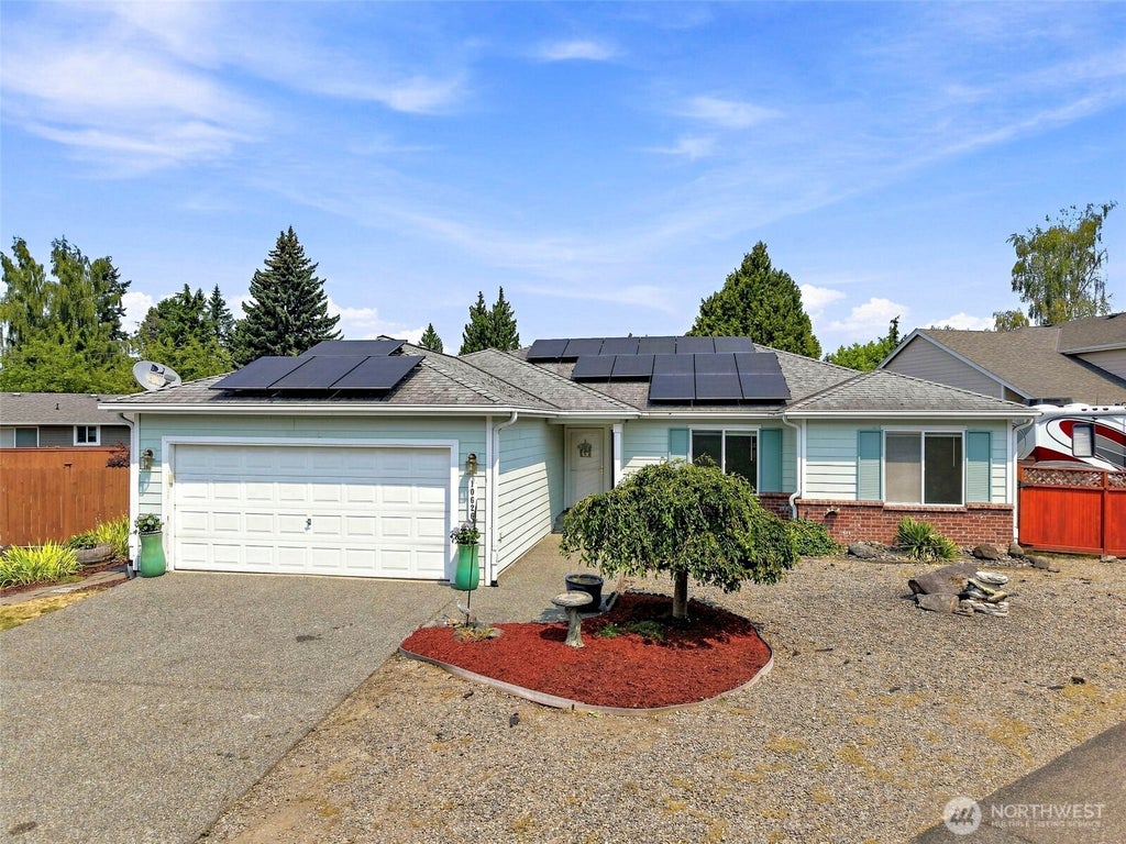 Photo of 10626 SE 213th Court, Kent, WA 98031 (MLS # 2564326)
