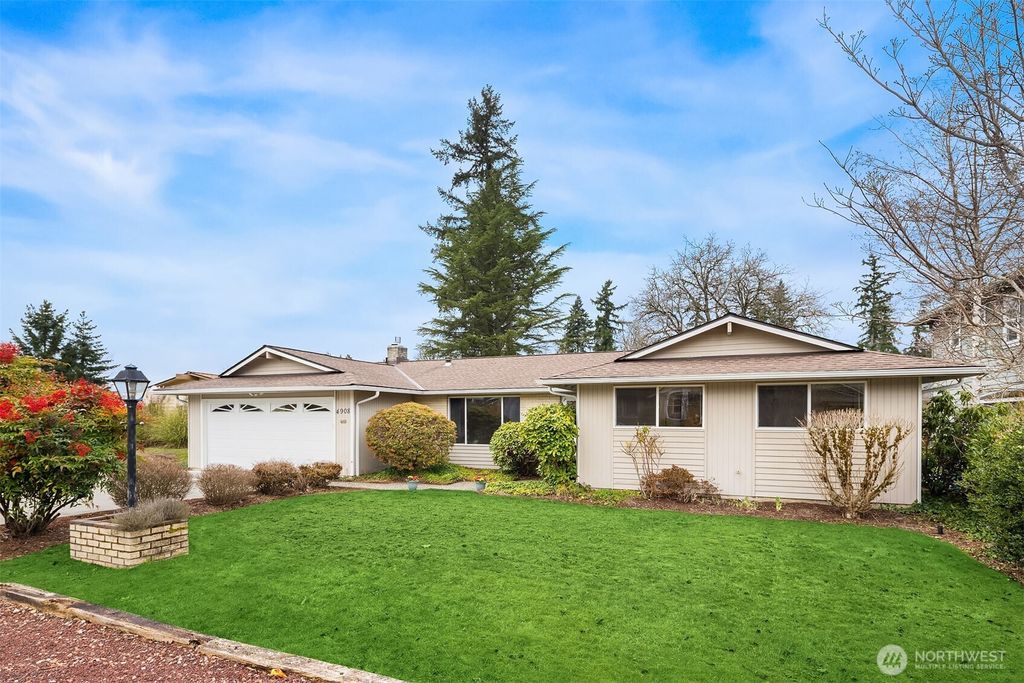 Photo of 4908 NE 24th Street, Renton, WA 98059 (MLS # 2484470)