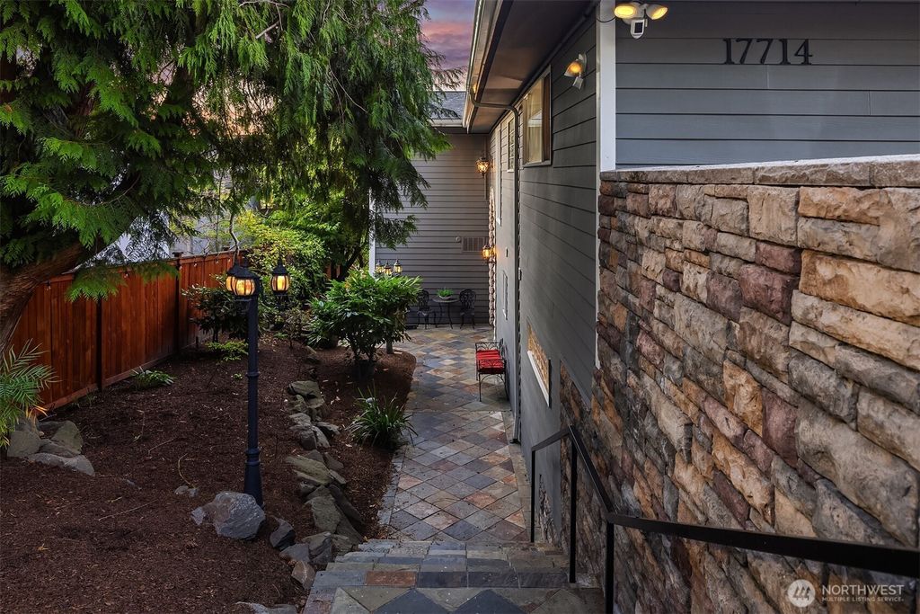 Photo of 17714 SE 40th Place, Bellevue, WA 98008 (MLS # 2424781)