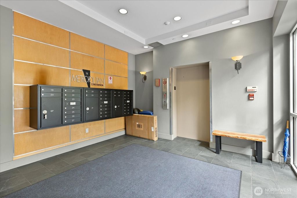 Photo of 925 110th Avenue NE #PH05, Bellevue, WA 98004 (MLS # 2429104)