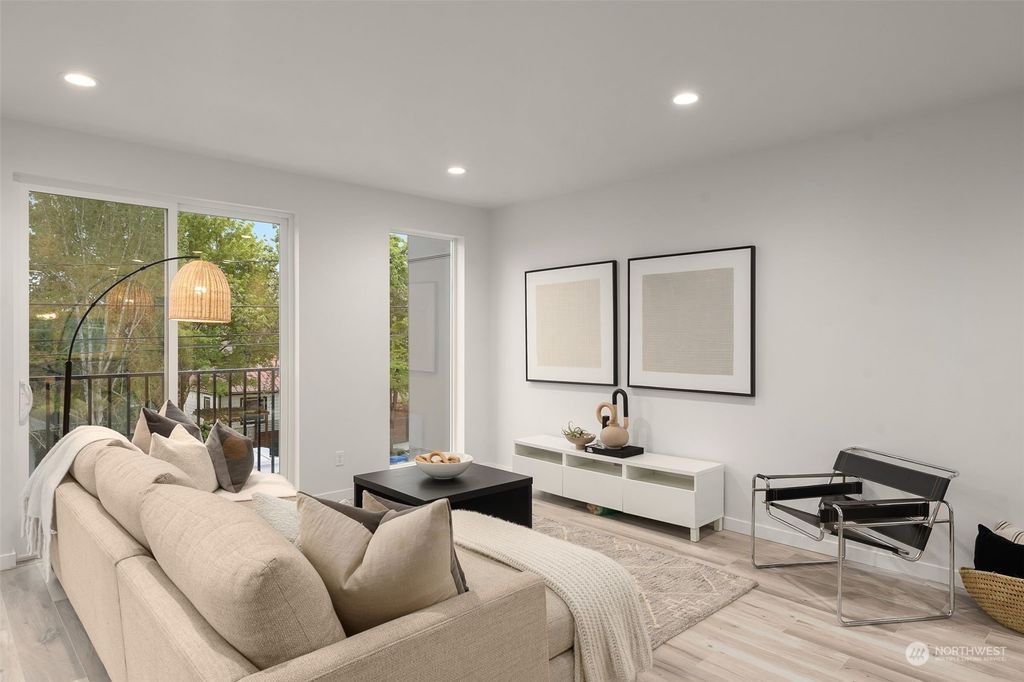 Photo of 123 26th Avenue E #B, Seattle, WA 98112 (MLS # 2223429)