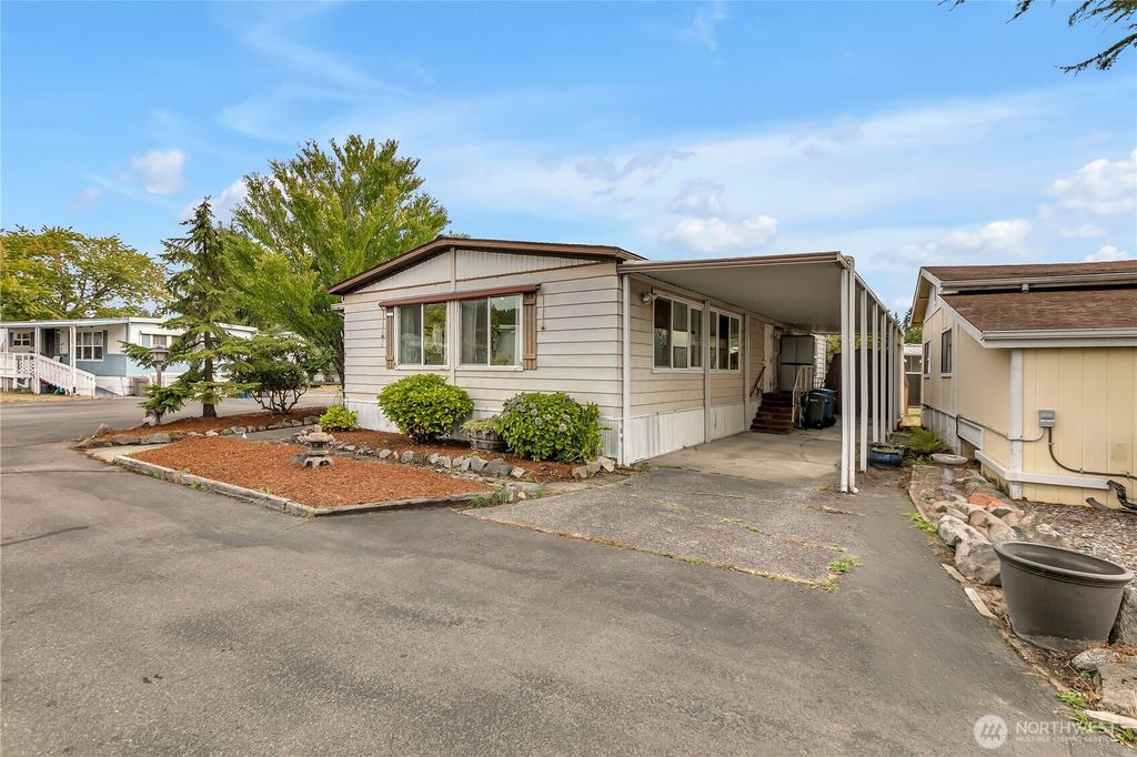 Photo of 3205 S 183rd Place, SeaTac, WA 98188 (MLS # 2422922)