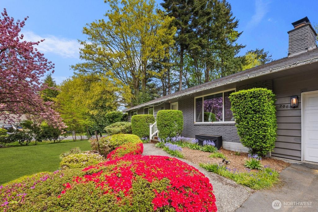 Photo of 20604 4th Avenue SW, Normandy Park, WA 98166 (MLS # 2512393)