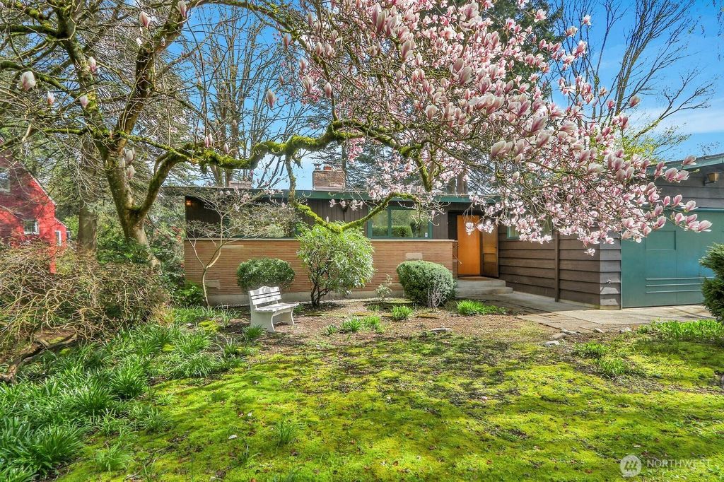Photo of 11024 27th Avenue NE, Seattle, WA 98125 (MLS # 2353600)
