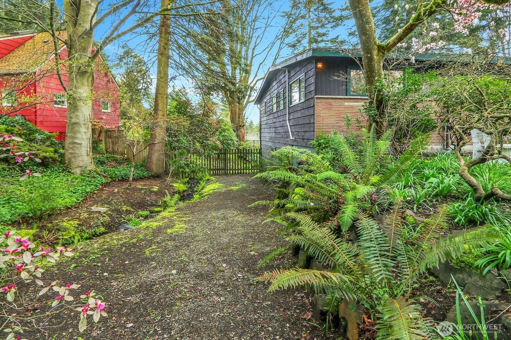 Photo of 11024 27th Avenue NE, Seattle, WA 98125 (MLS # 2353600)