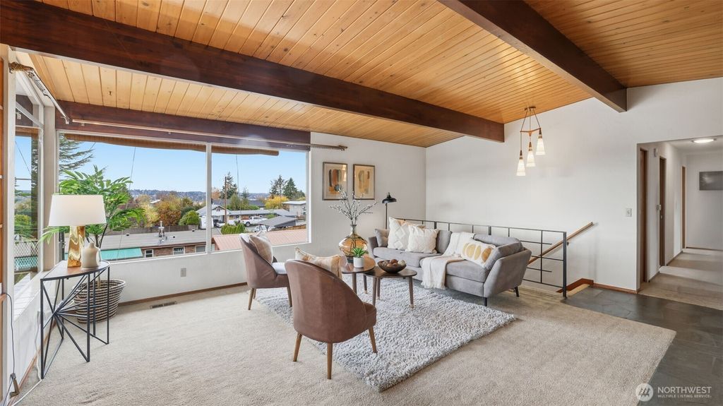 Photo of 1401 Lincoln Avenue NE, Renton, WA 98056 (MLS # 2487228)