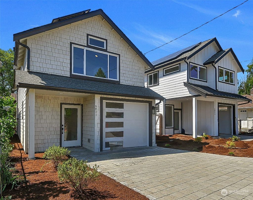 Photo of 6821 25th Avenue NE, Seattle, WA 98115 (MLS # 2069898)