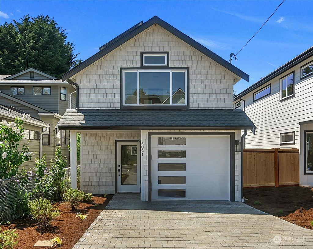 Photo of 6821 25th Avenue NE, Seattle, WA 98115 (MLS # 2069898)