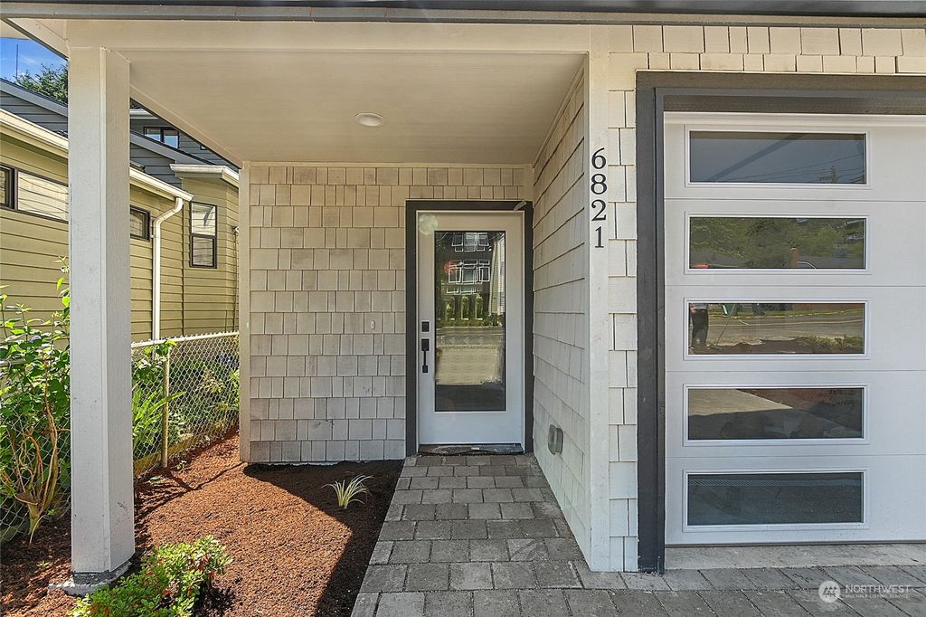 Photo of 6821 25th Avenue NE, Seattle, WA 98115 (MLS # 2069898)