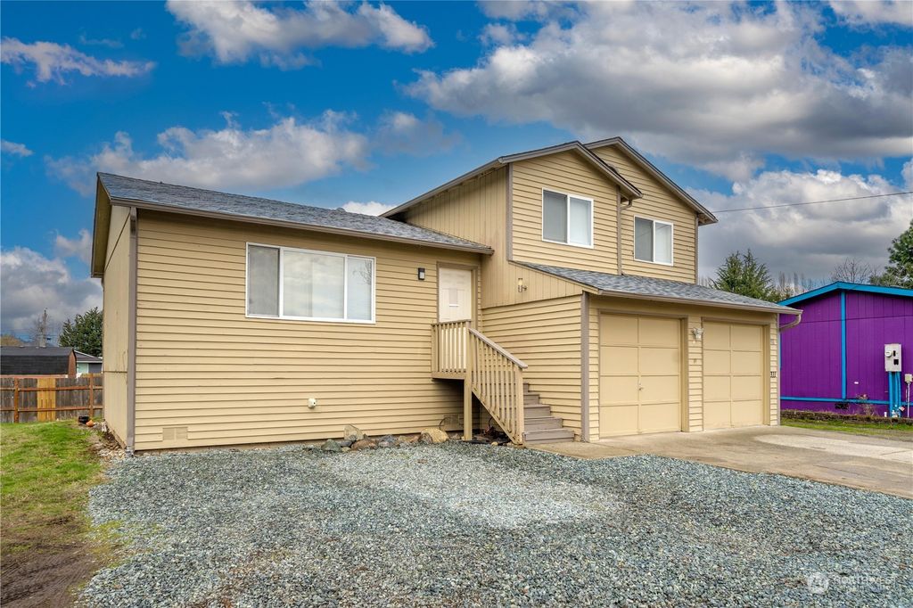Photo of 311 N 8th Avenue N, Algona, WA 98001 (MLS # 2043419)